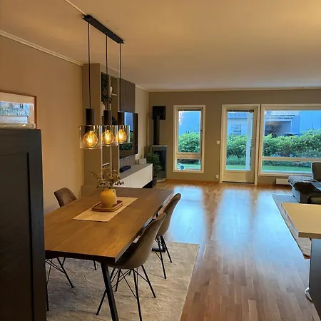 Villand Located Near Ons, Uis & Apartment *